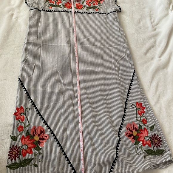 THML Floral embroidered dress - Picture 3 of 6